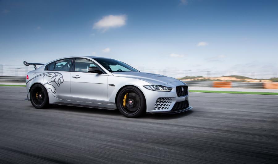  Jaguar XE SV Project 8 (X760) 2017 года  (WW) (фото 38 из 45)
